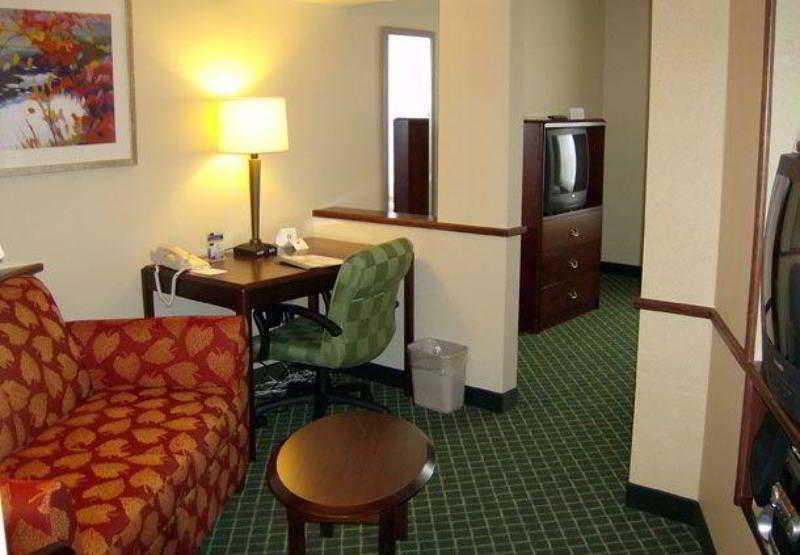 Fairfield Inn & Suites Butler Quarto foto